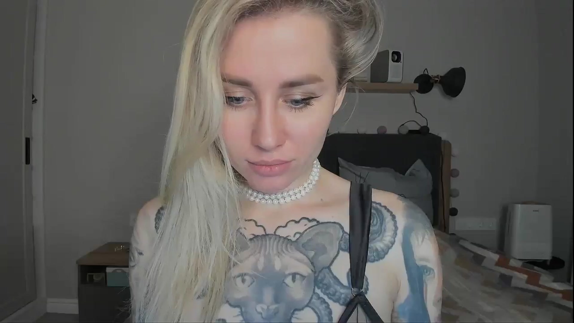 Gallery image thumbnail from Alexa_Smithhh's myfreecams stream on, 11/18/2024, 20:17 image 14 of 20