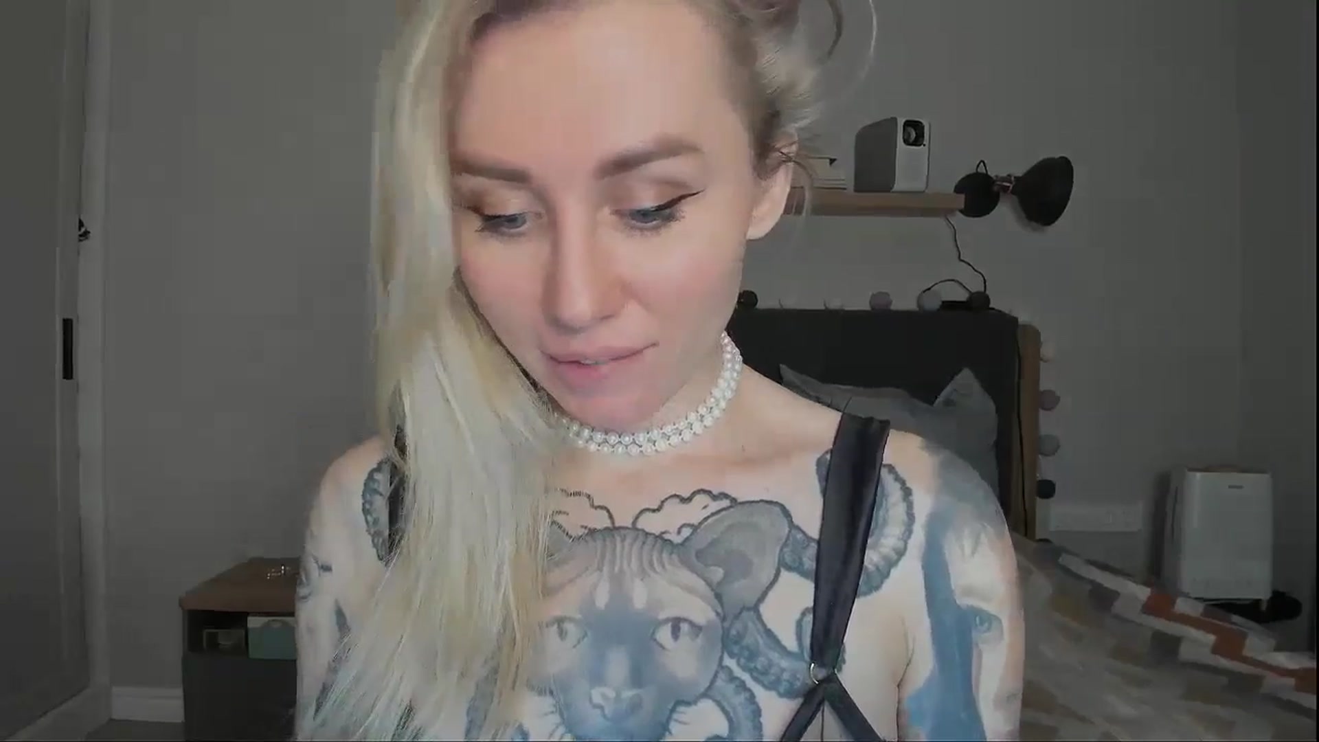 Gallery image thumbnail from Alexa_Smithhh's myfreecams stream on, 11/18/2024, 20:17 image 17 of 20