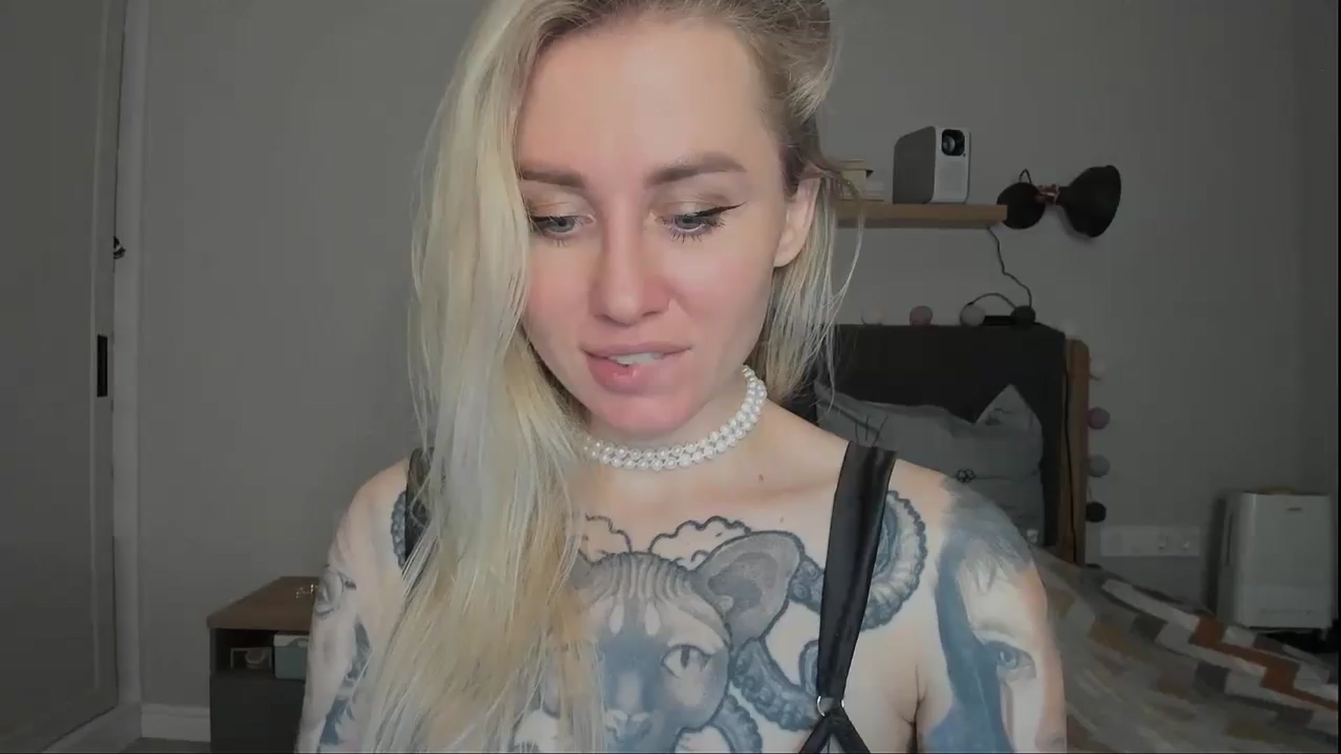Gallery image thumbnail from Alexa_Smithhh's myfreecams stream on, 11/18/2024, 20:17 image 2 of 20