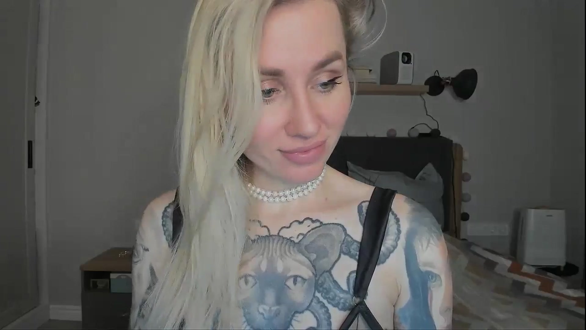 Gallery image thumbnail from Alexa_Smithhh's myfreecams stream on, 11/18/2024, 20:17 image 19 of 20