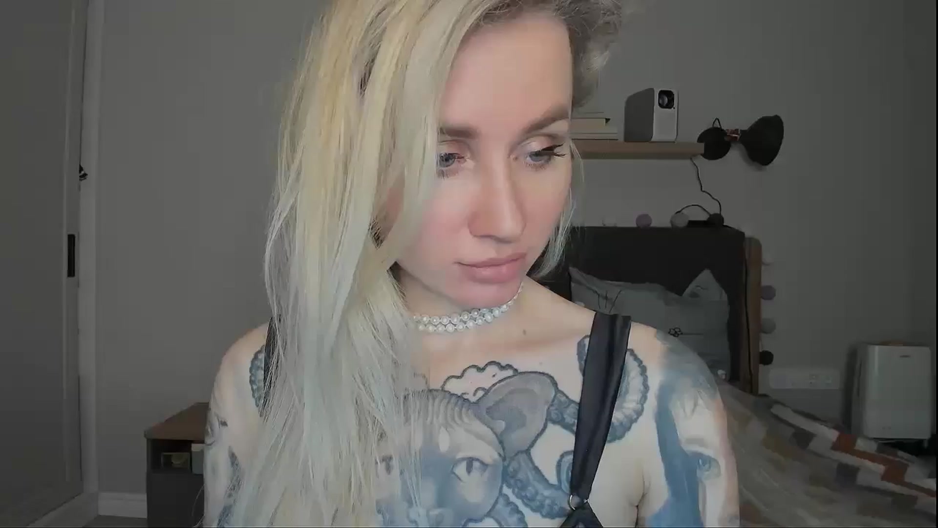 Gallery image thumbnail from Alexa_Smithhh's myfreecams stream on, 11/18/2024, 20:17 image 6 of 20