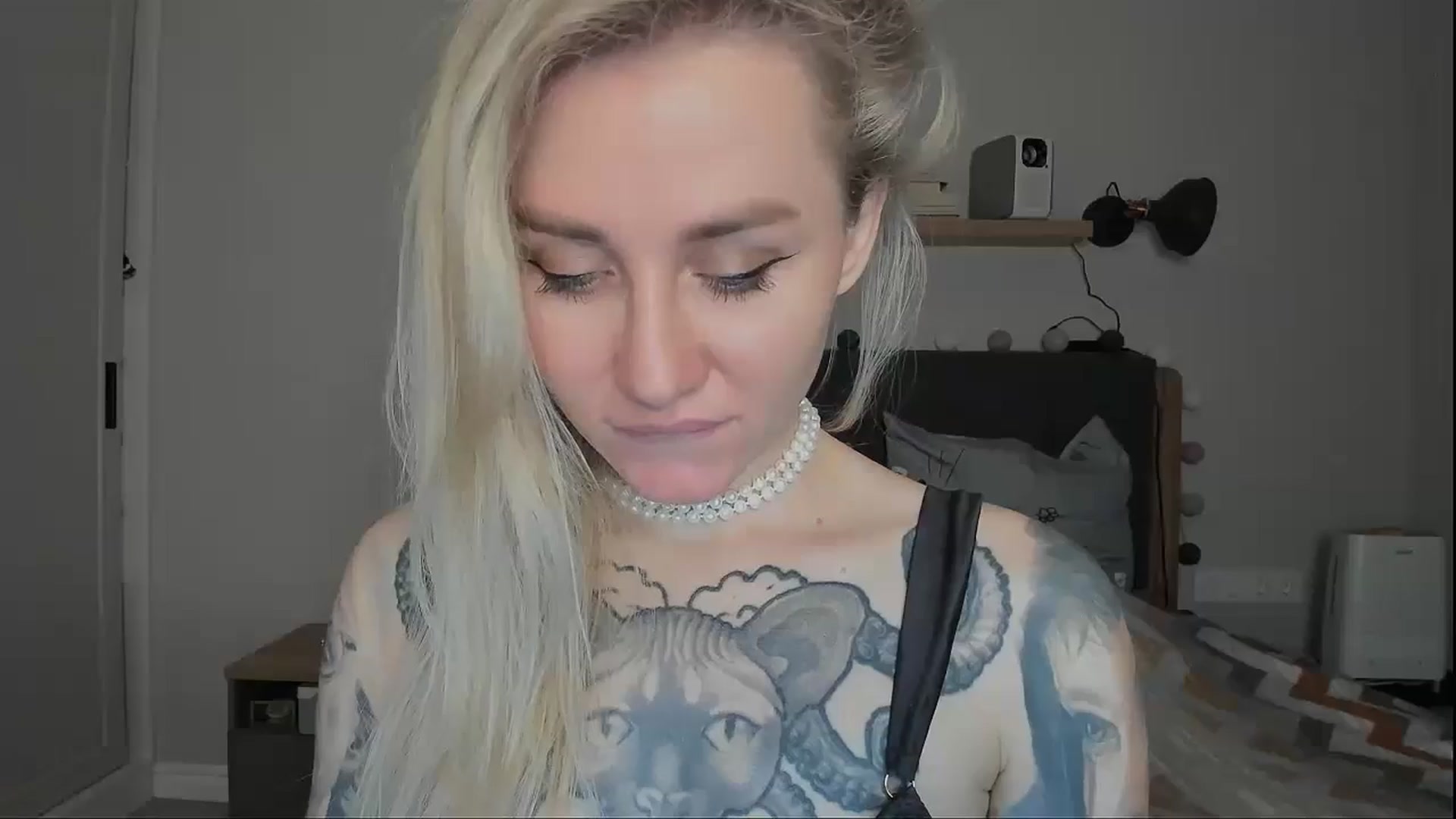 Gallery image thumbnail from Alexa_Smithhh's myfreecams stream on, 11/18/2024, 20:17 image 5 of 20