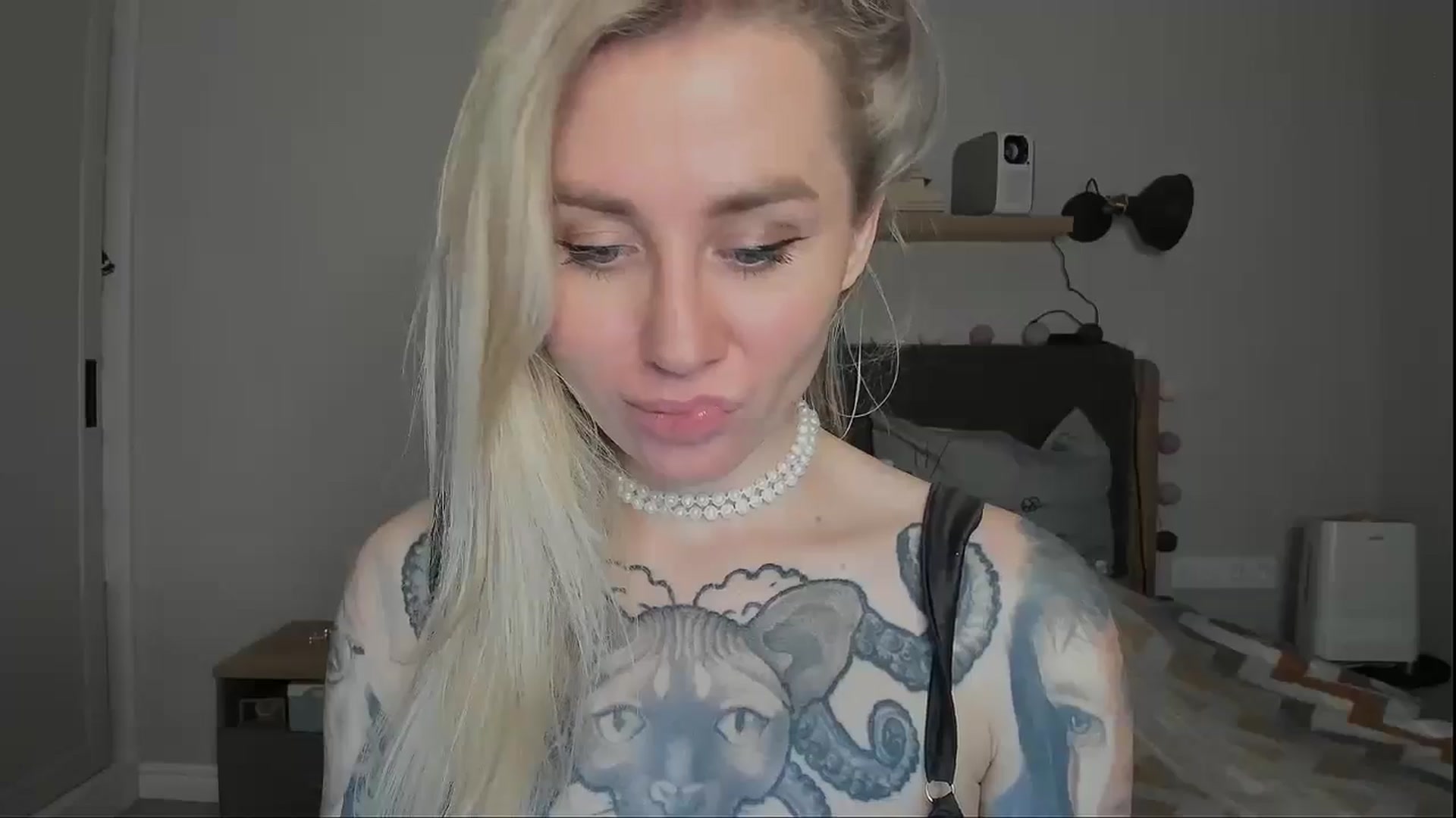 Gallery image thumbnail from Alexa_Smithhh's myfreecams stream on, 11/18/2024, 21:17 image 11 of 20