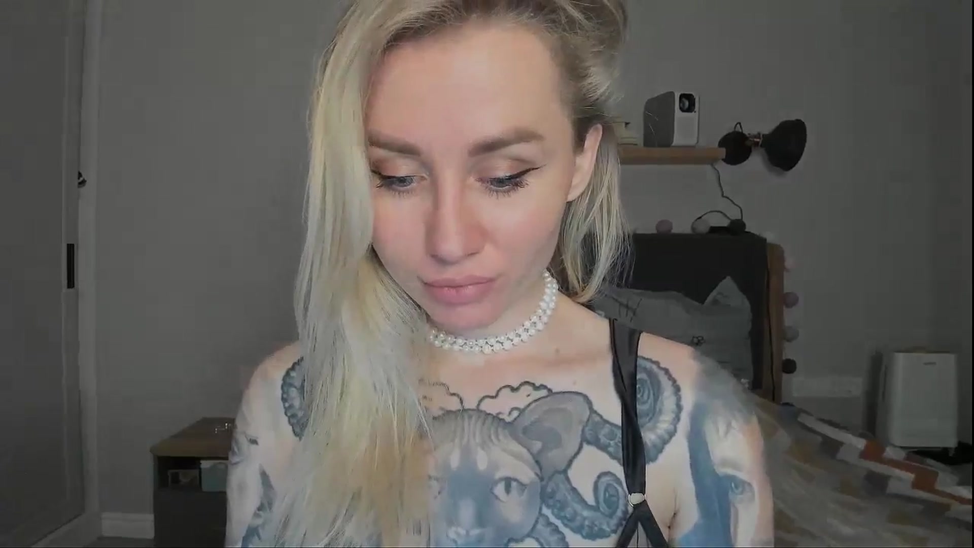 Gallery image thumbnail from Alexa_Smithhh's myfreecams stream on, 11/18/2024, 21:17 image 5 of 20