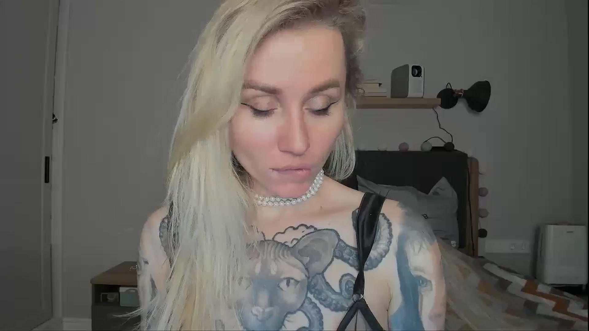 Gallery image thumbnail from Alexa_Smithhh's myfreecams stream on, 11/18/2024, 21:17 image 19 of 20