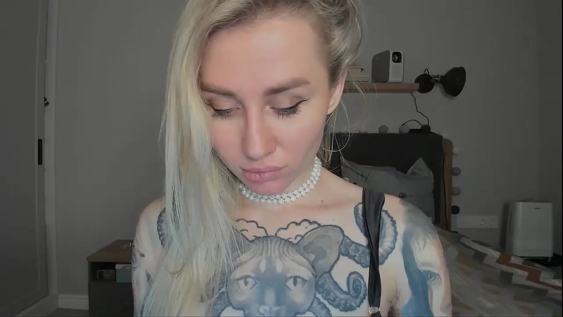 Gallery image thumbnail from Alexa_Smithhh's myfreecams stream on, 11/18/2024, 21:17 image 9 of 20