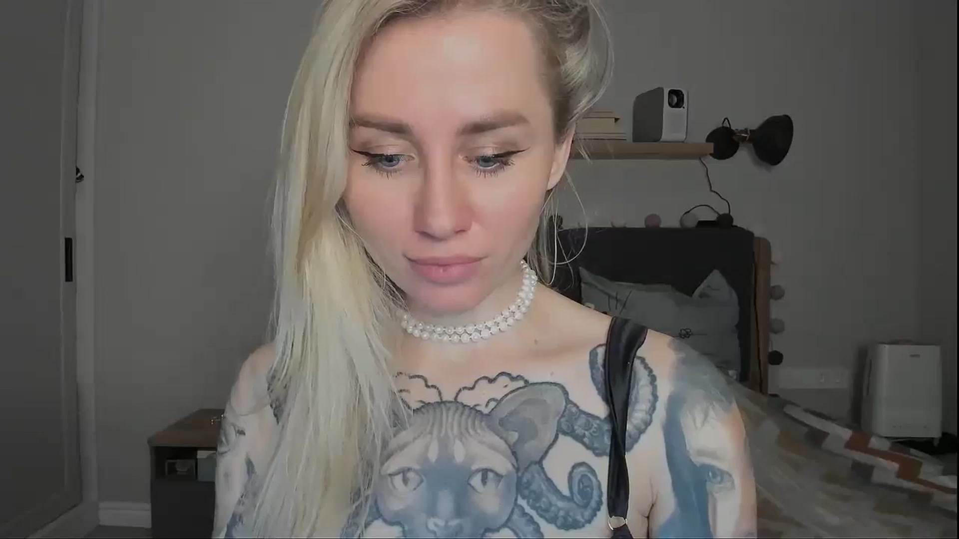 Gallery image thumbnail from Alexa_Smithhh's myfreecams stream on, 11/18/2024, 21:17 image 10 of 20