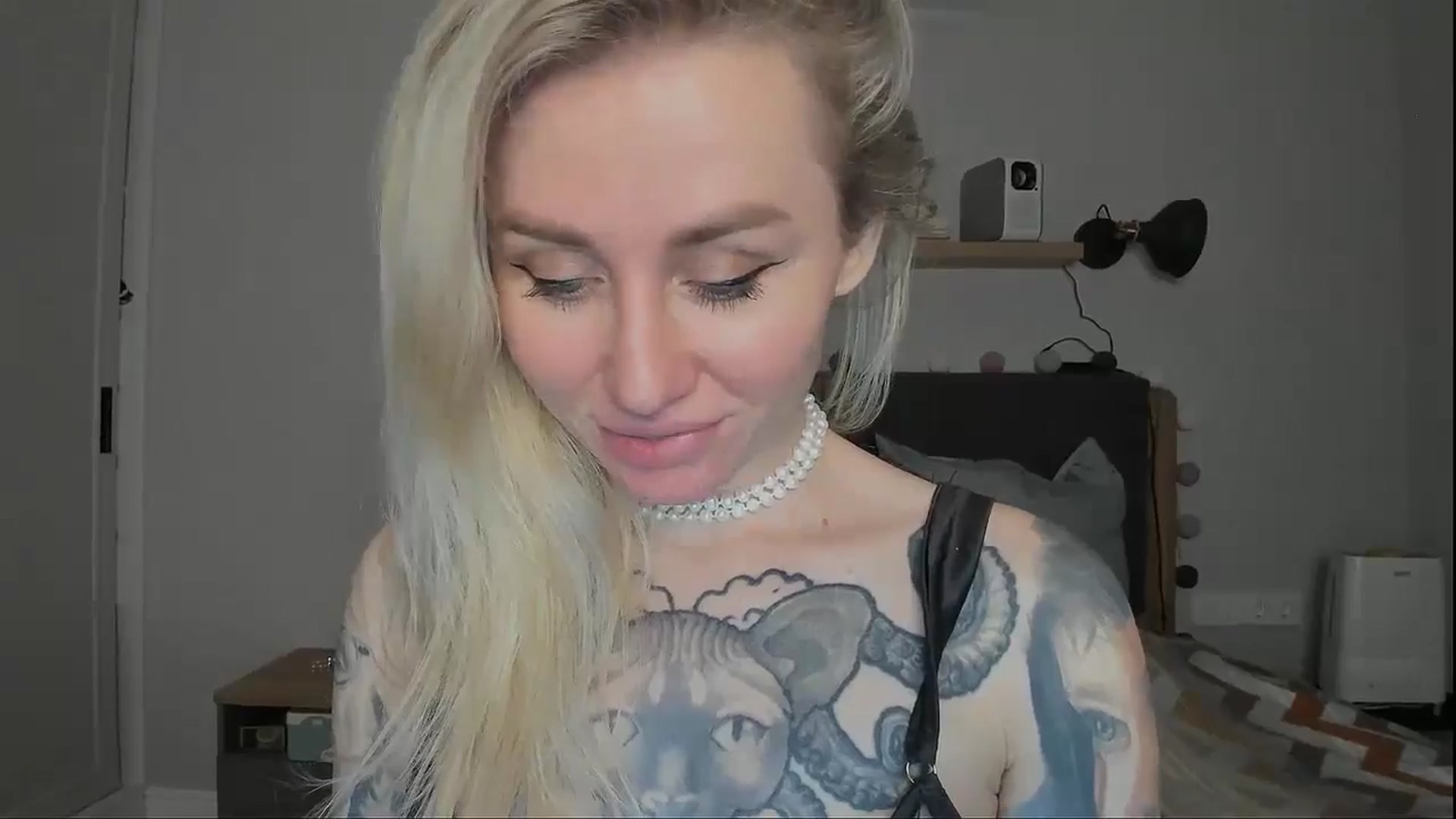 Gallery image thumbnail from Alexa_Smithhh's myfreecams stream on, 11/18/2024, 21:17 image 17 of 20