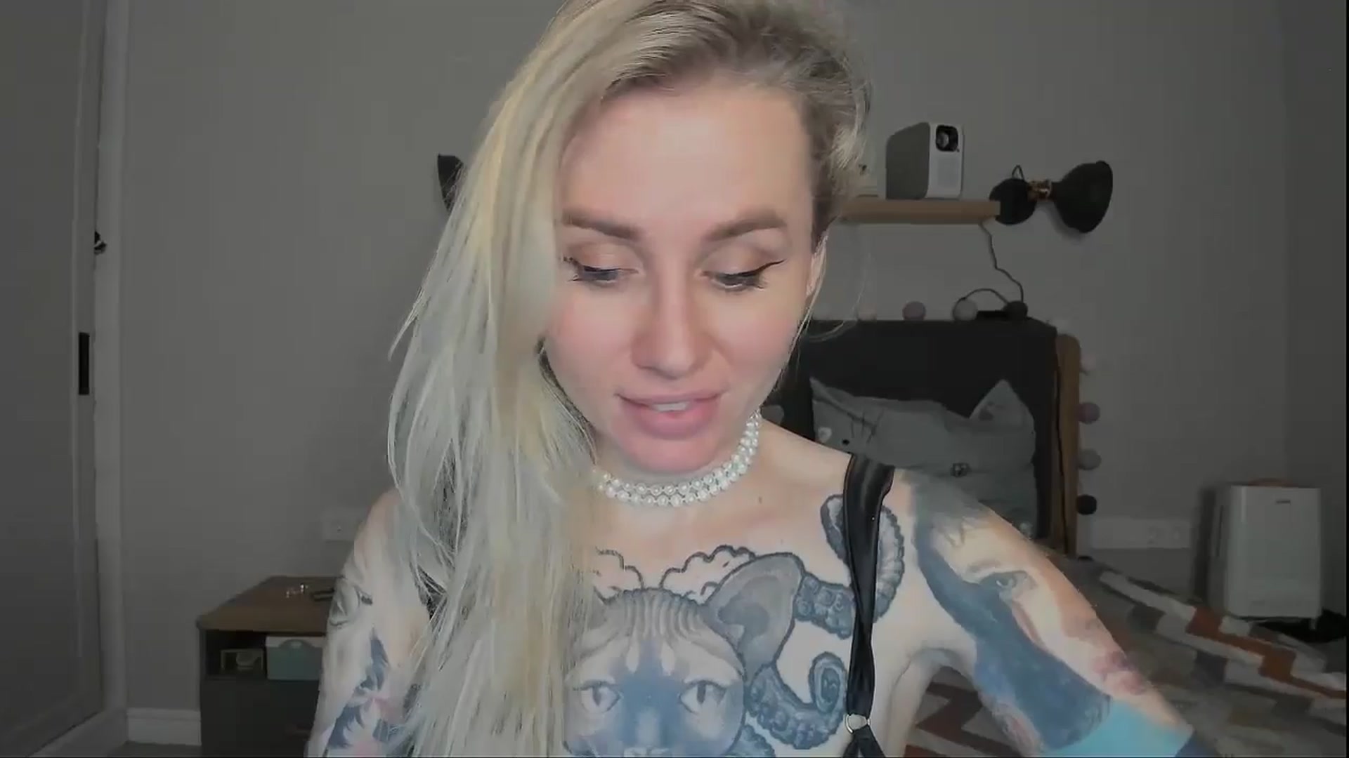Gallery image thumbnail from Alexa_Smithhh's myfreecams stream on, 11/18/2024, 21:17 image 13 of 20