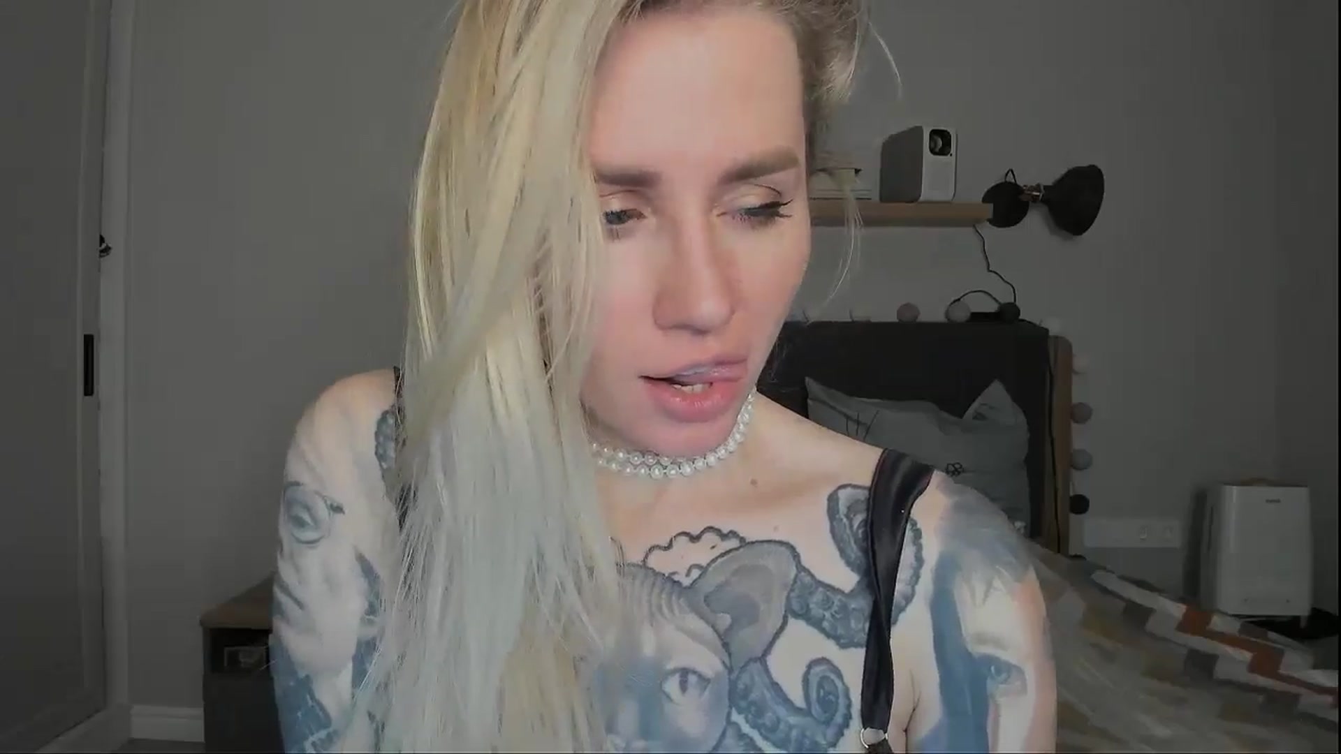 Gallery image thumbnail from Alexa_Smithhh's myfreecams stream on, 11/18/2024, 21:17 image 15 of 20