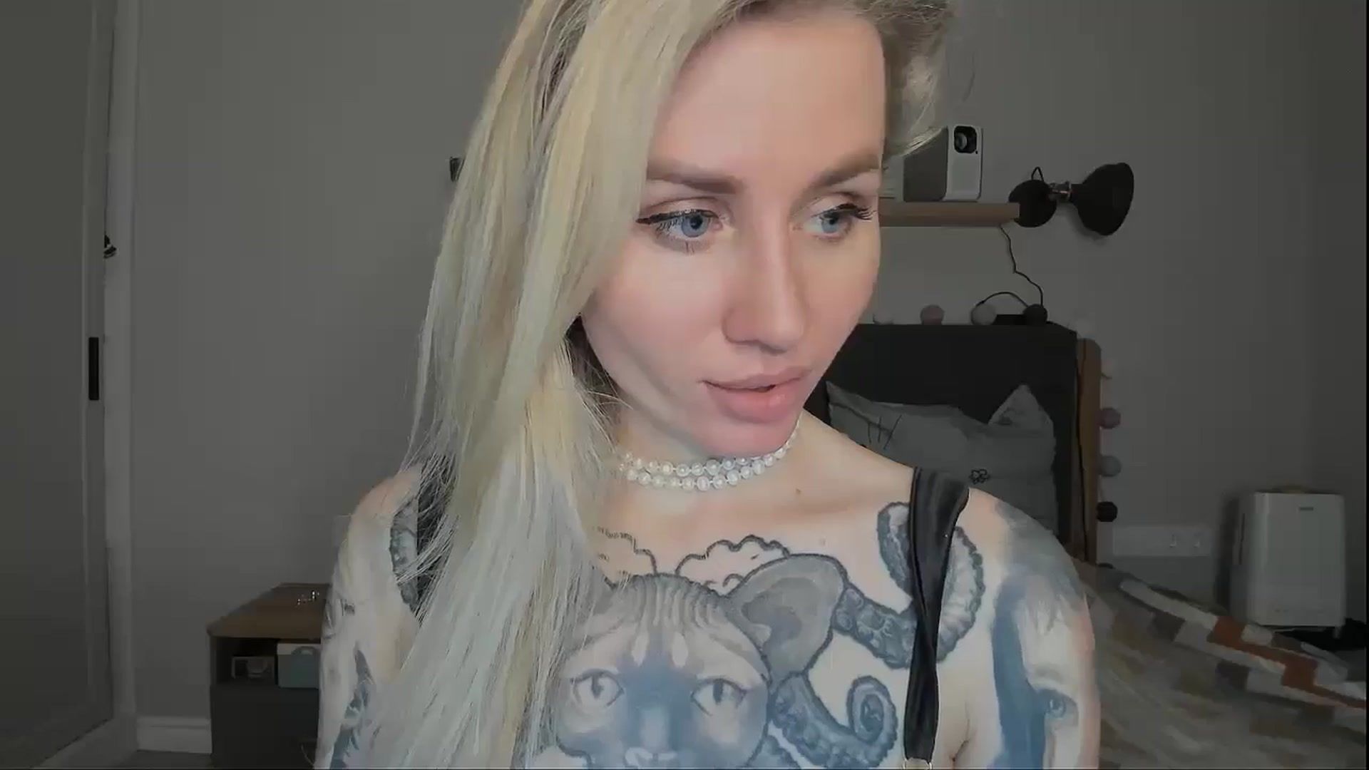 Gallery image thumbnail from Alexa_Smithhh's myfreecams stream on, 11/18/2024, 21:17 image 12 of 20