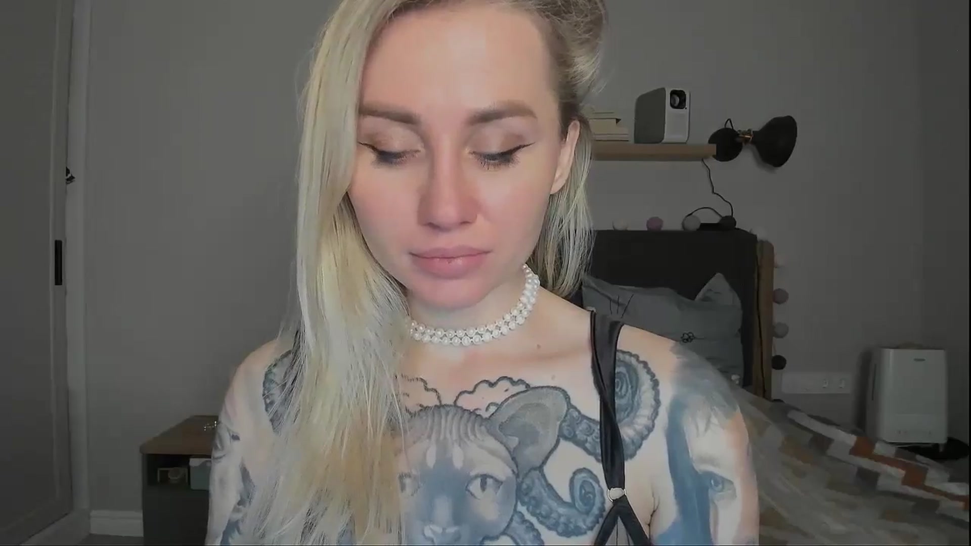 Gallery image thumbnail from Alexa_Smithhh's myfreecams stream on, 11/18/2024, 21:17 image 4 of 20