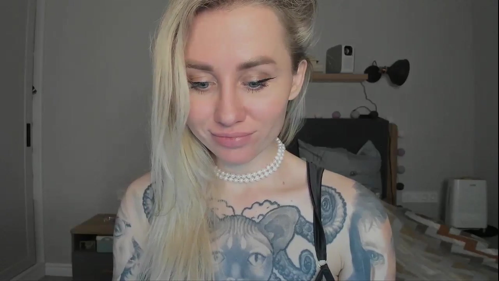 Gallery image thumbnail from Alexa_Smithhh's myfreecams stream on, 11/18/2024, 21:17 image 2 of 20