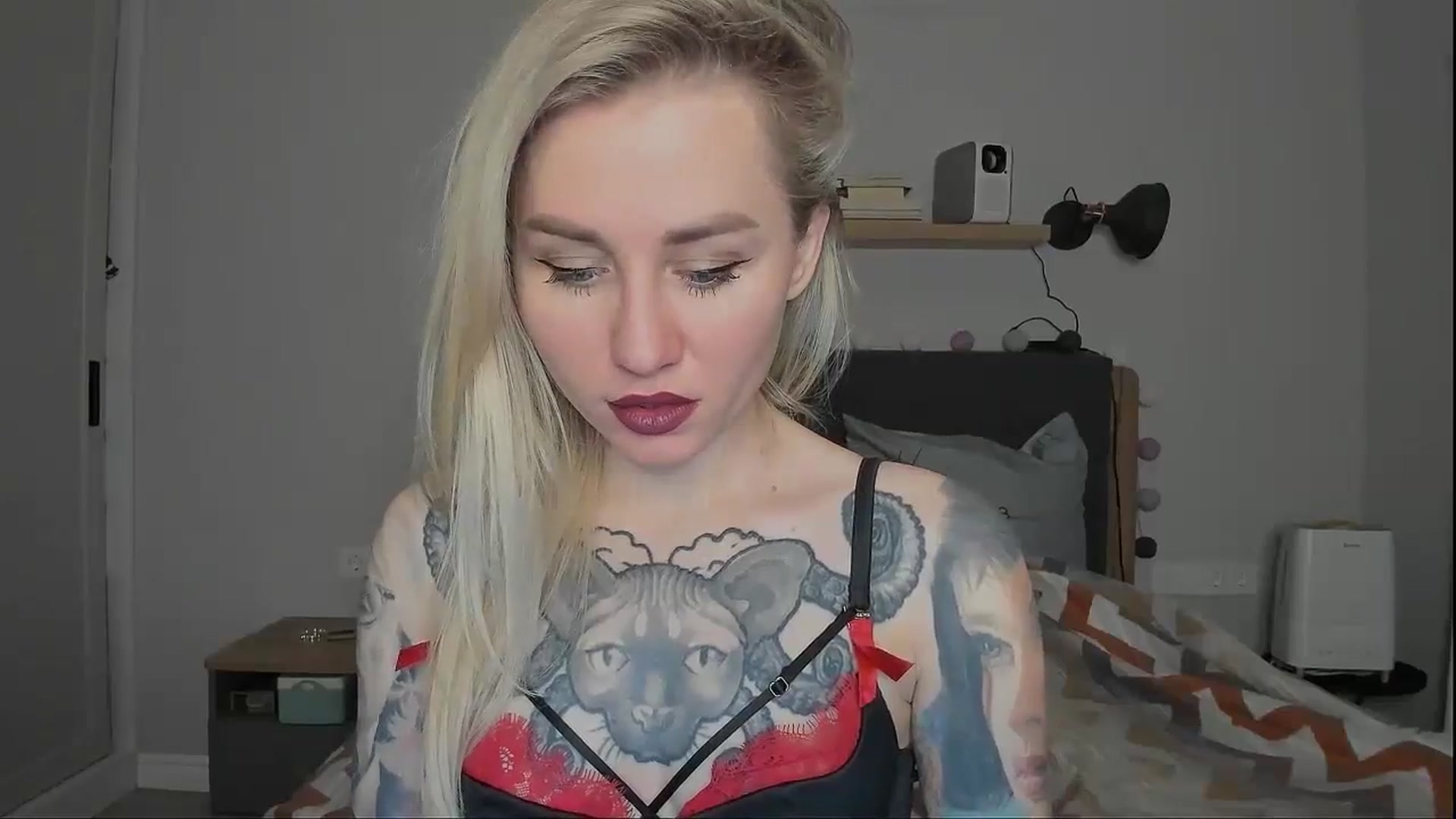 Gallery image thumbnail from Alexa_Smithhh's myfreecams stream on, 11/19/2024, 18:31 image 2 of 20