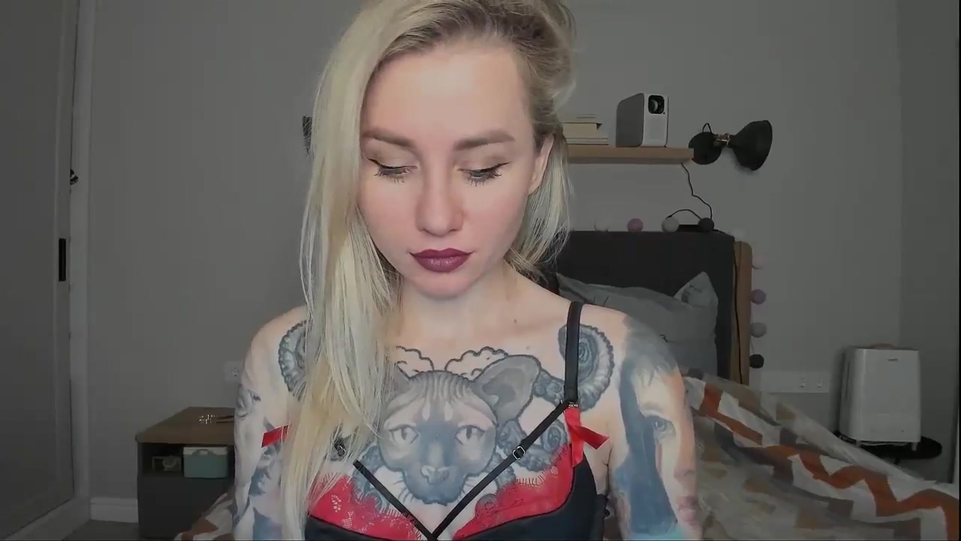 Gallery image thumbnail from Alexa_Smithhh's myfreecams stream on, 11/19/2024, 18:31 image 3 of 20