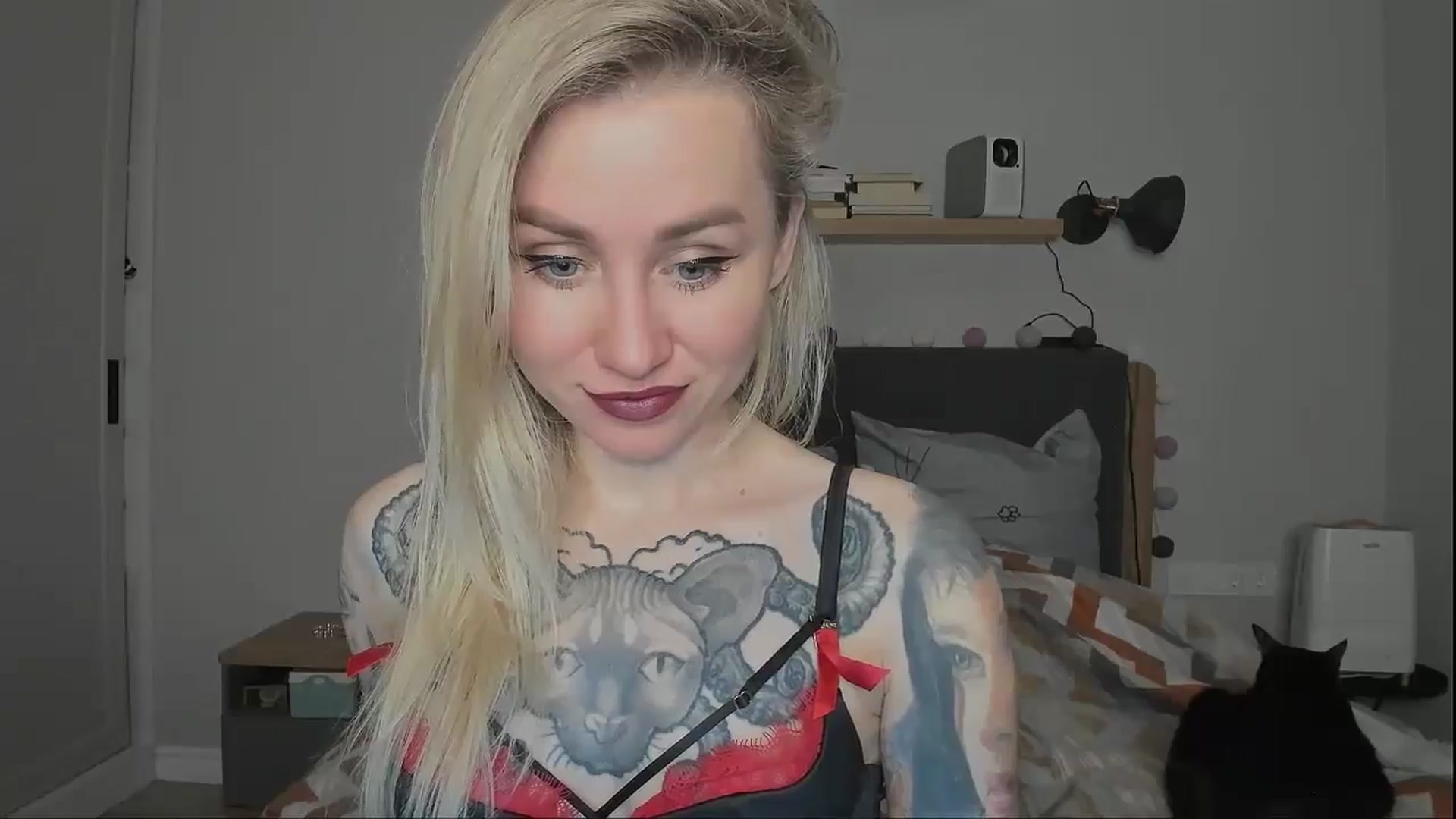 Gallery image thumbnail from Alexa_Smithhh's myfreecams stream on, 11/19/2024, 18:31 image 14 of 20