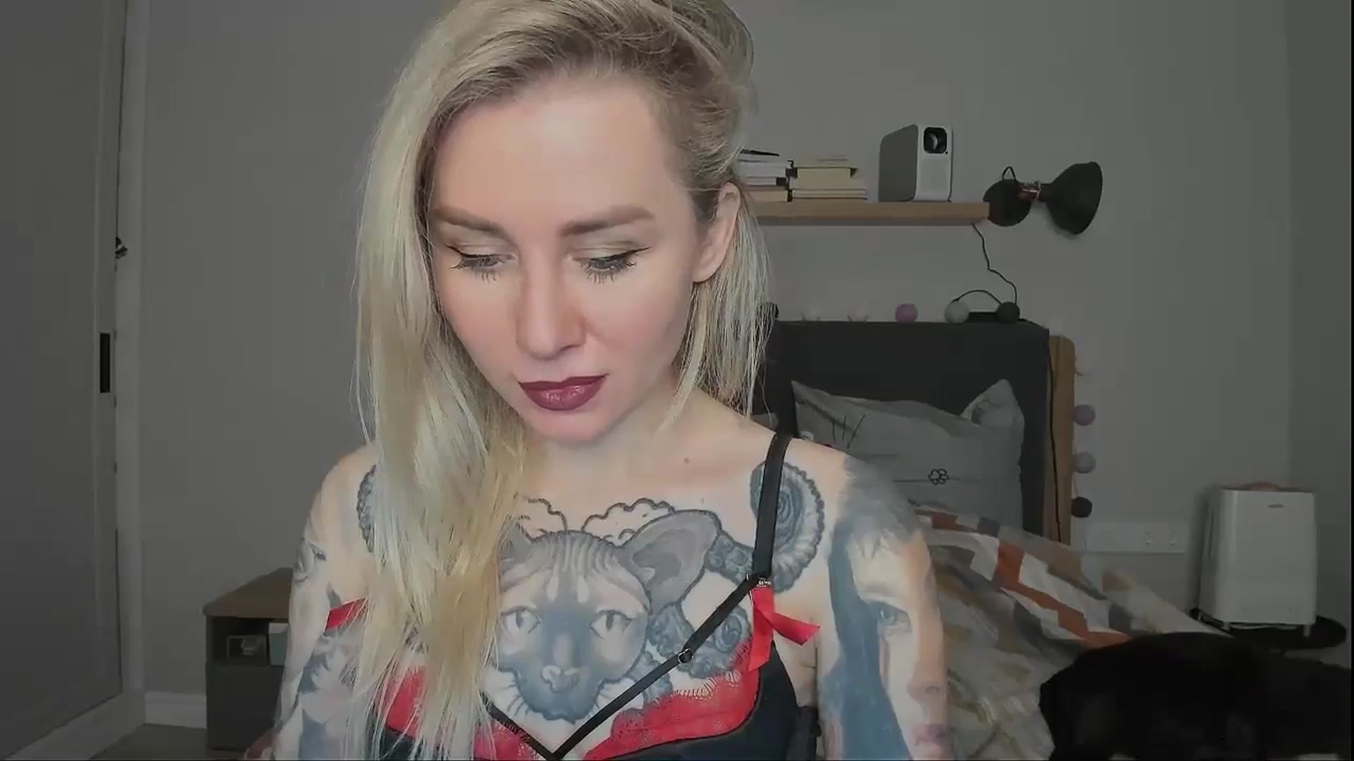 Gallery image thumbnail from Alexa_Smithhh's myfreecams stream on, 11/19/2024, 18:31 image 16 of 20