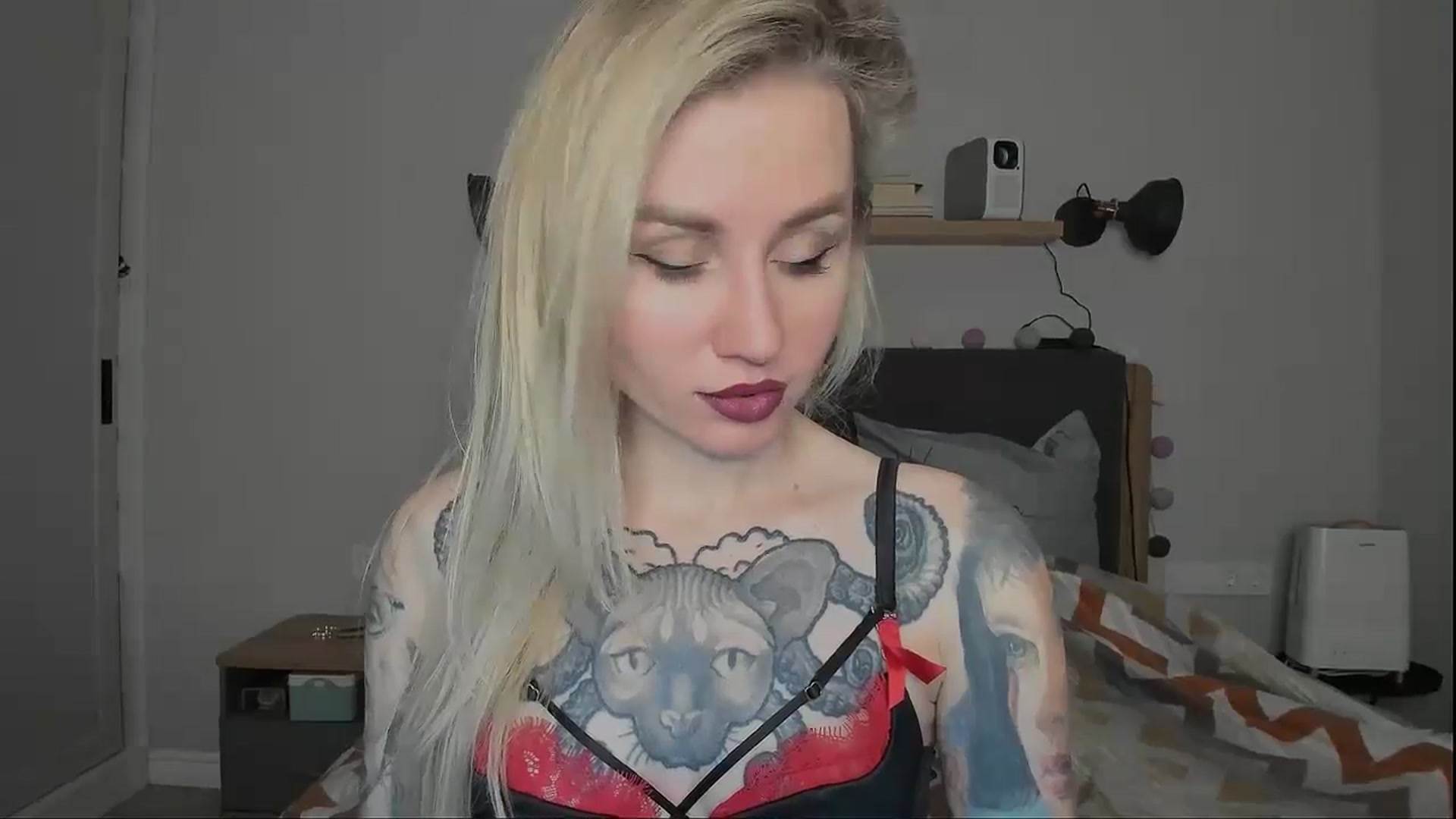 Gallery image thumbnail from Alexa_Smithhh's myfreecams stream on, 11/19/2024, 18:31 image 6 of 20