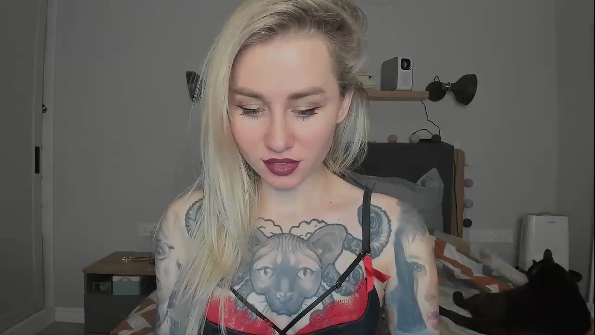 Gallery image thumbnail from Alexa_Smithhh's myfreecams stream on, 11/19/2024, 18:31 image 7 of 20