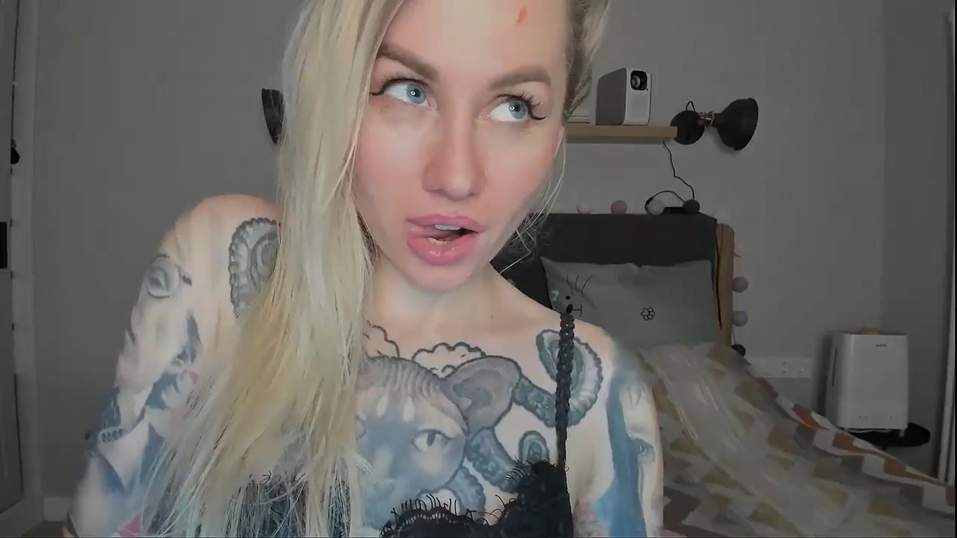 Gallery image thumbnail from Alexa_Smithhh's myfreecams stream on, 11/24/2024, 19:31 image 13 of 20