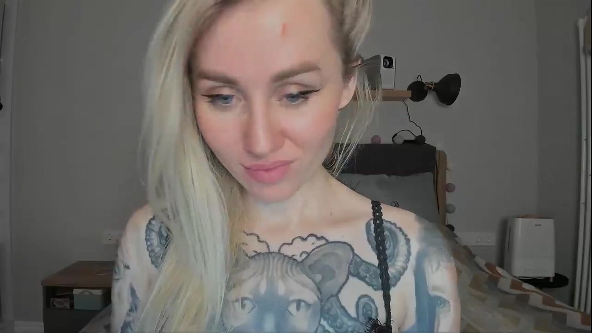 Gallery image thumbnail from Alexa_Smithhh's myfreecams stream on, 11/24/2024, 19:31 image 19 of 20