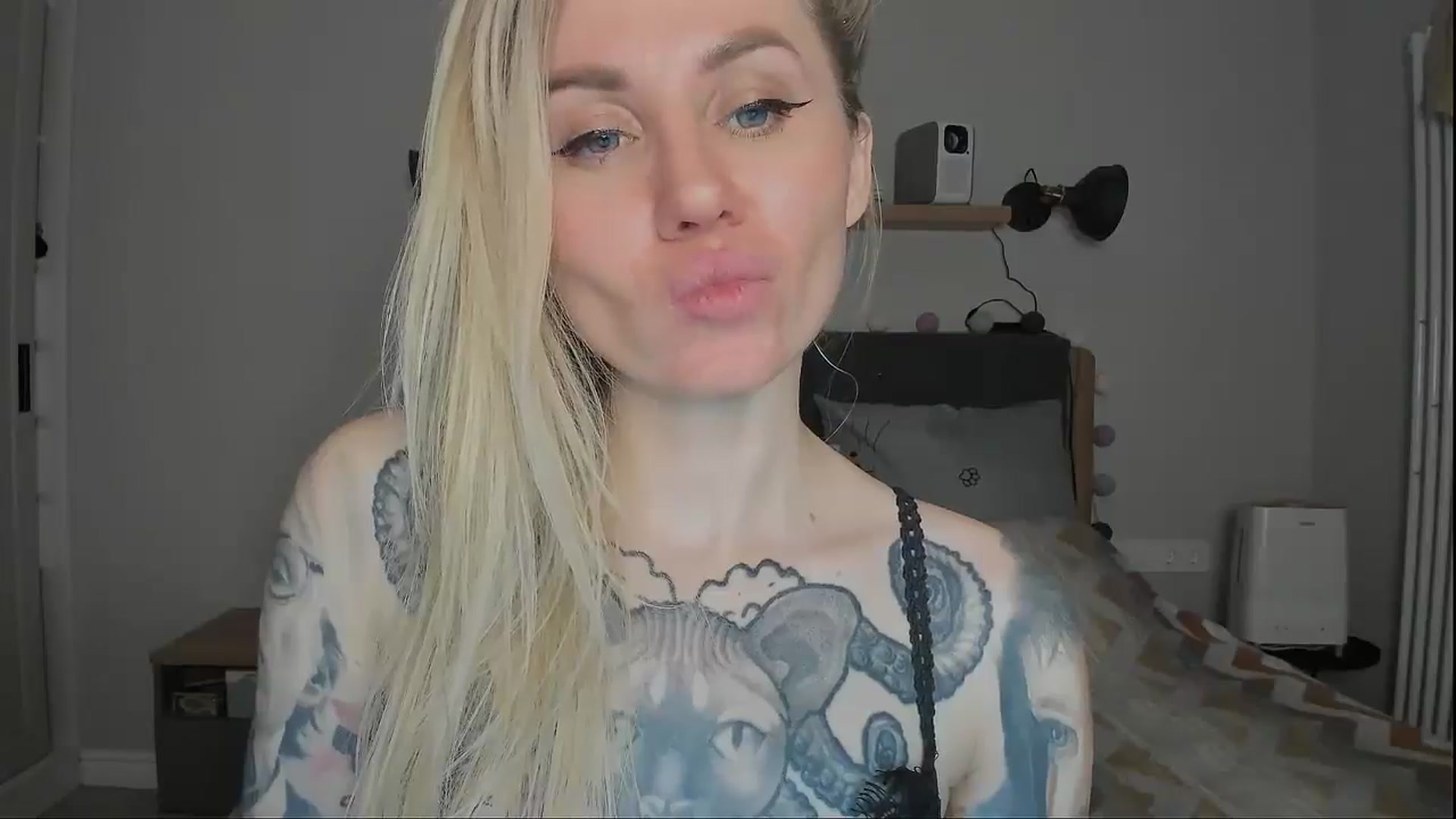 Gallery image thumbnail from Alexa_Smithhh's myfreecams stream on, 11/24/2024, 20:55 image 2 of 20