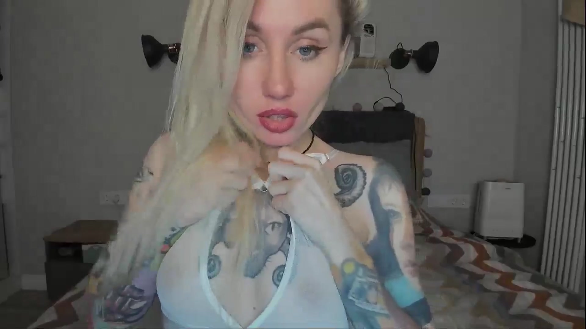 Gallery image thumbnail from Alexa_Smithhh's myfreecams stream on, 11/25/2024, 21:17 image 17 of 20