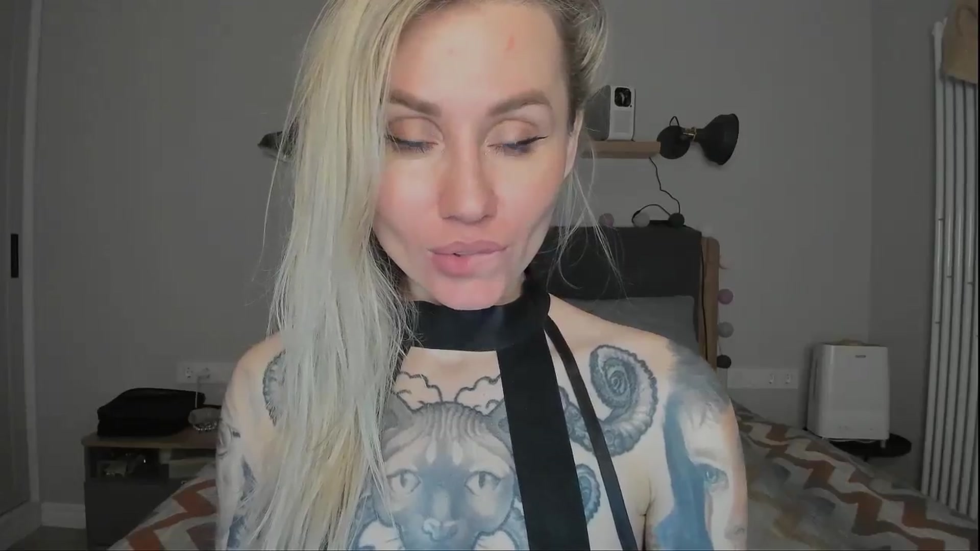 Gallery image thumbnail from Alexa_Smithhh's myfreecams stream on, 11/28/2024, 20:43 image 15 of 20