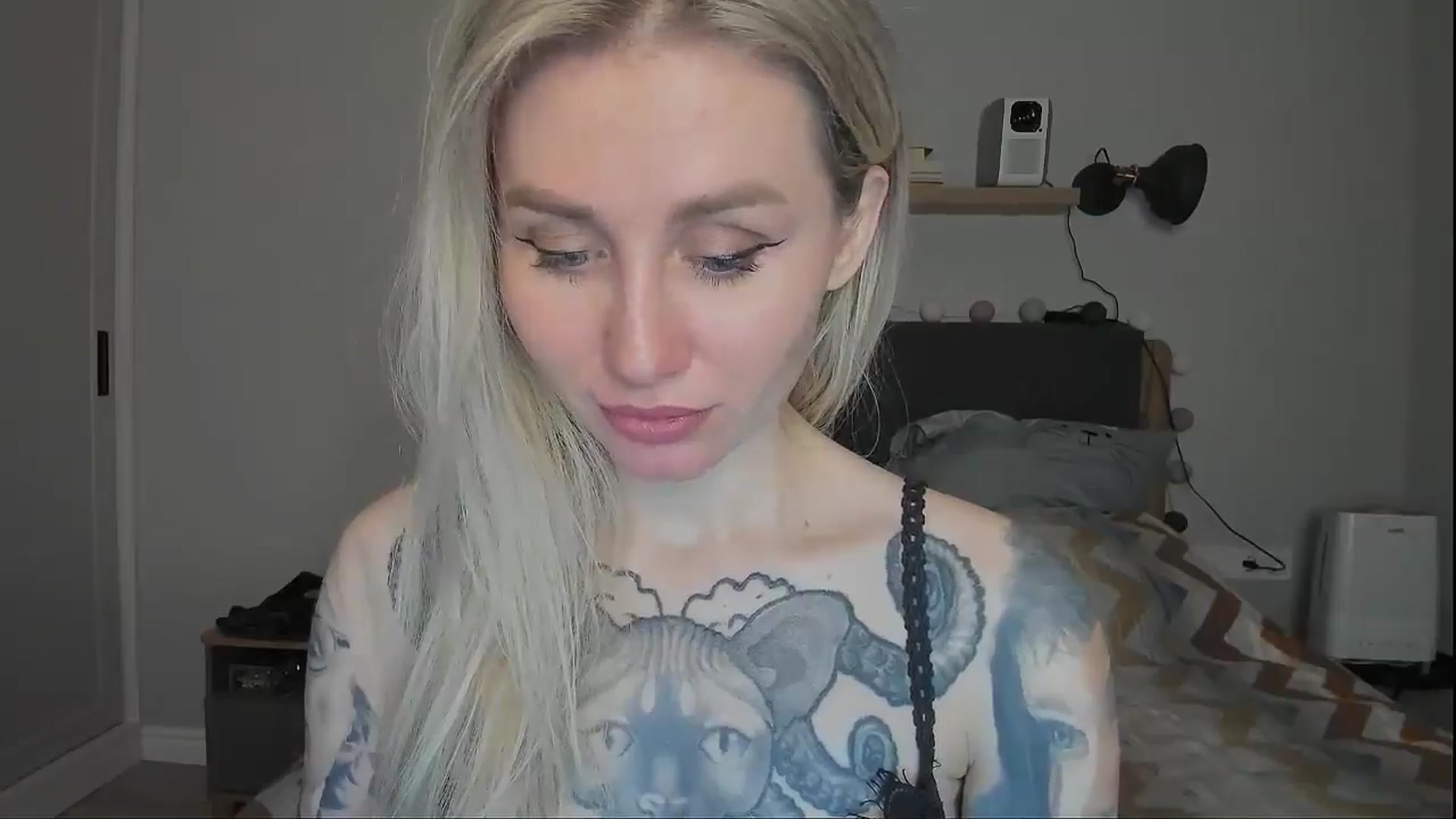 Gallery image thumbnail from Alexa_Smithhh's myfreecams stream on, 11/30/2024, 19:03 image 17 of 20