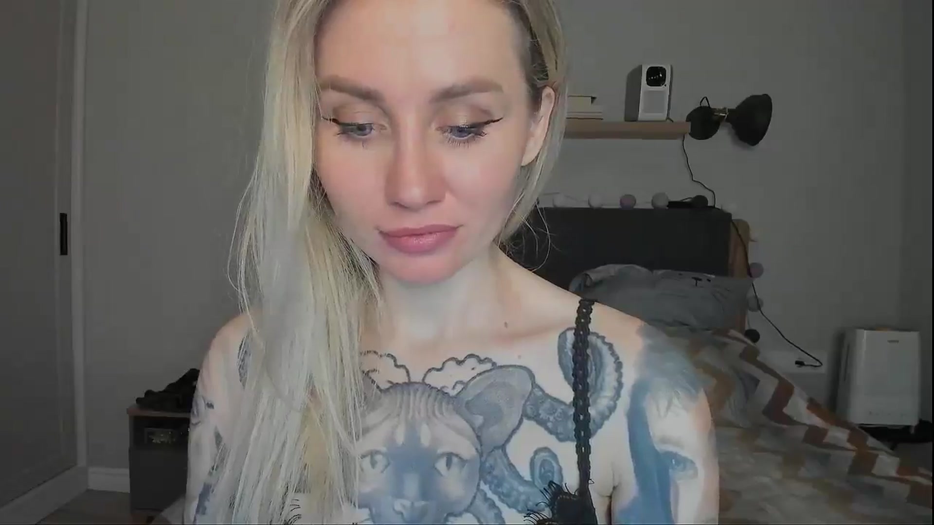 Gallery image thumbnail from Alexa_Smithhh's myfreecams stream on, 11/30/2024, 19:03 image 19 of 20