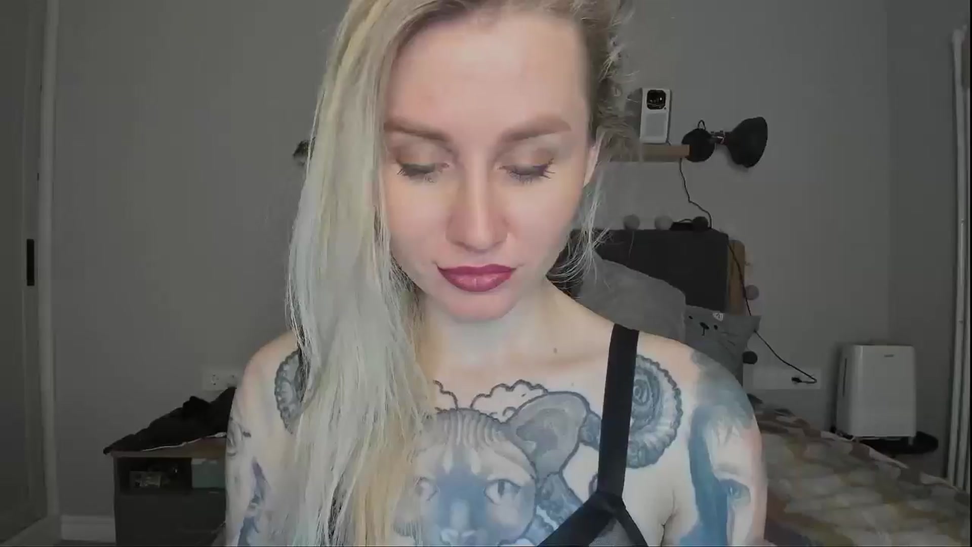 Gallery image thumbnail from Alexa_Smithhh's myfreecams stream on, 12/01/2024, 19:32 image 17 of 20