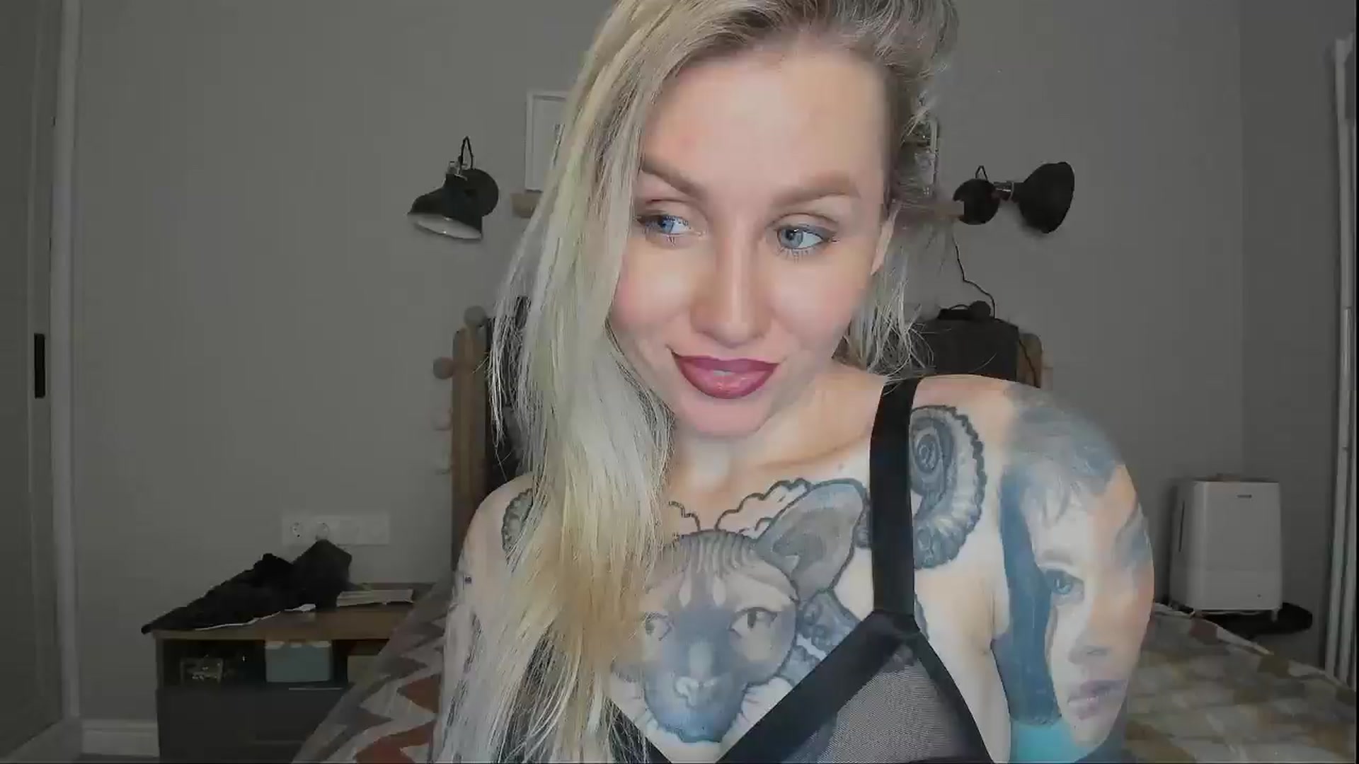 Gallery image thumbnail from Alexa_Smithhh's myfreecams stream on, 12/01/2024, 19:32 image 18 of 20