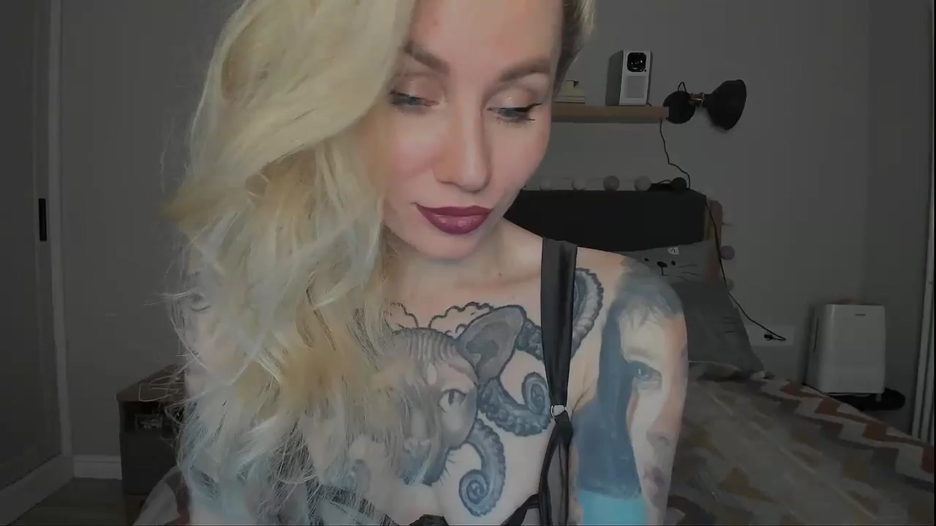 Gallery image thumbnail from Alexa_Smithhh's myfreecams stream on, 12/03/2024, 19:10 image 12 of 20