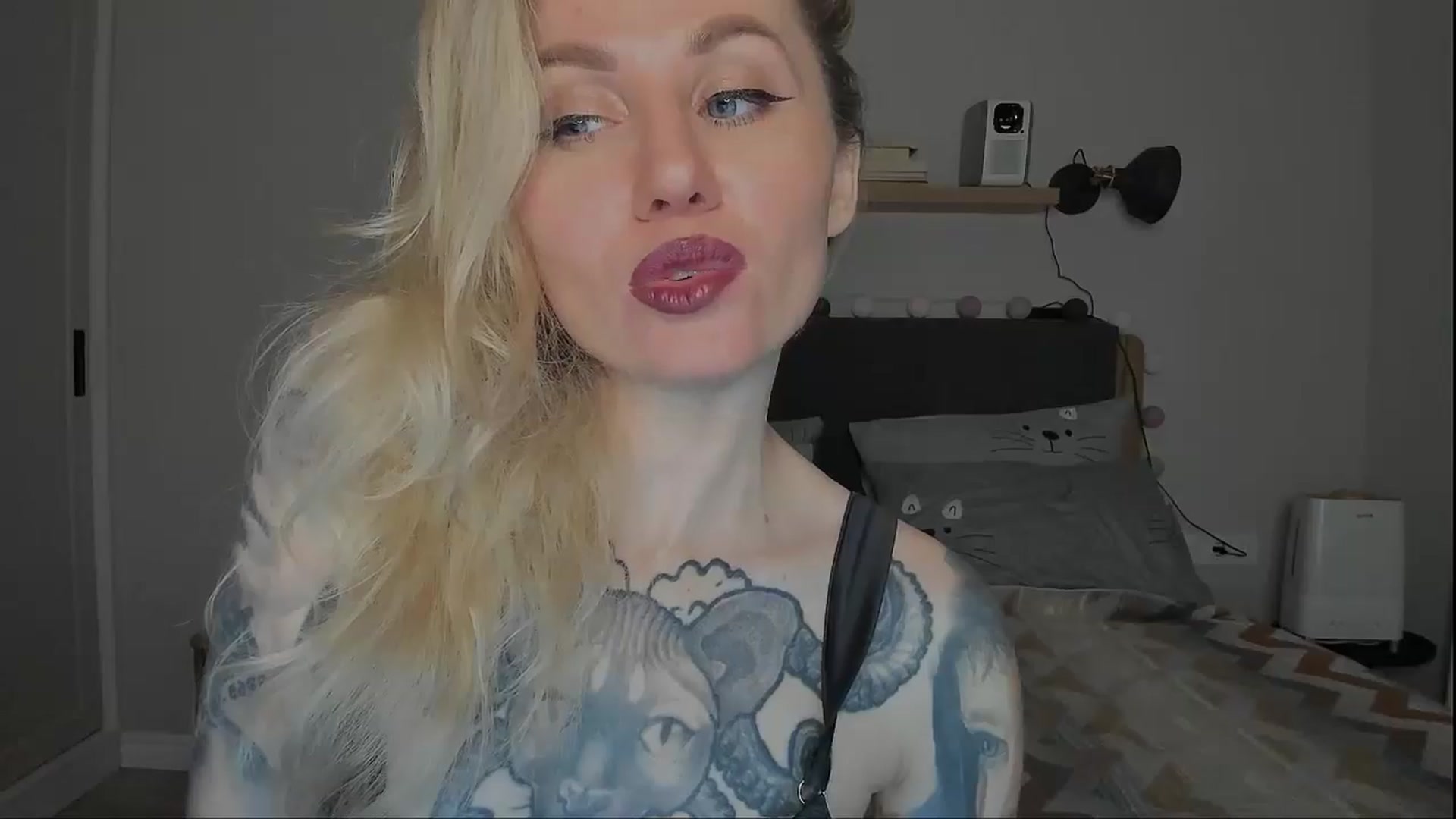 Gallery image thumbnail from Alexa_Smithhh's myfreecams stream on, 12/03/2024, 21:08 image 13 of 20