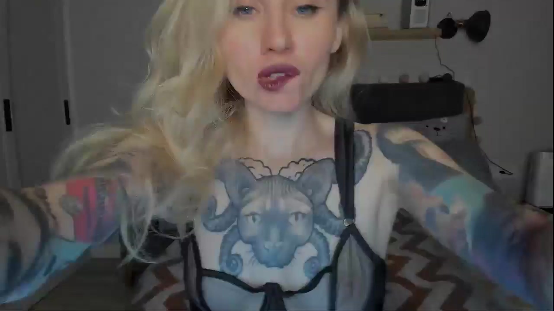 Gallery image thumbnail from Alexa_Smithhh's myfreecams stream on, 12/03/2024, 21:08 image 2 of 20