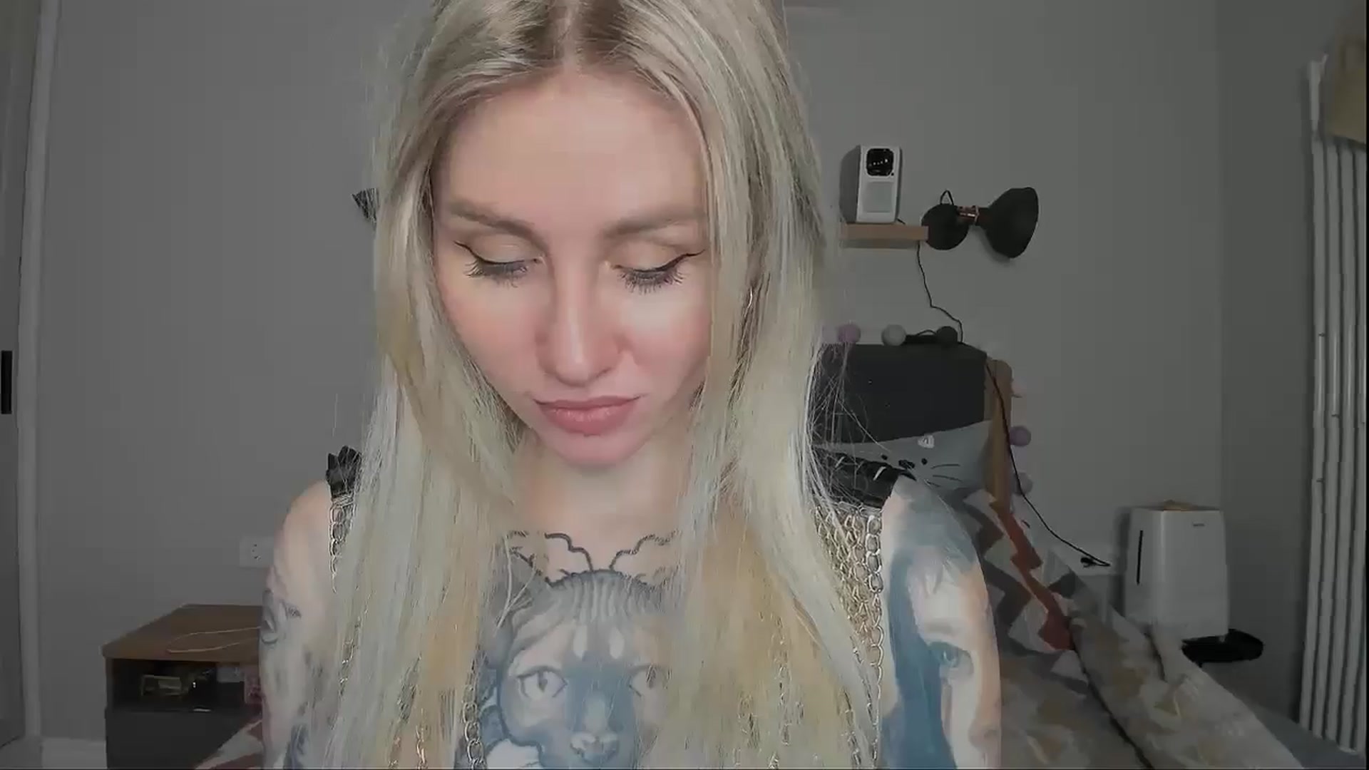 Gallery image thumbnail from Alexa_Smithhh's myfreecams stream on, 12/10/2024, 18:43 image 4 of 20