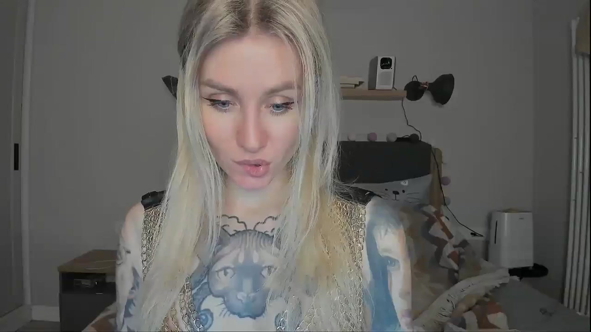 Gallery image thumbnail from Alexa_Smithhh's myfreecams stream on, 12/10/2024, 19:21 image 4 of 20