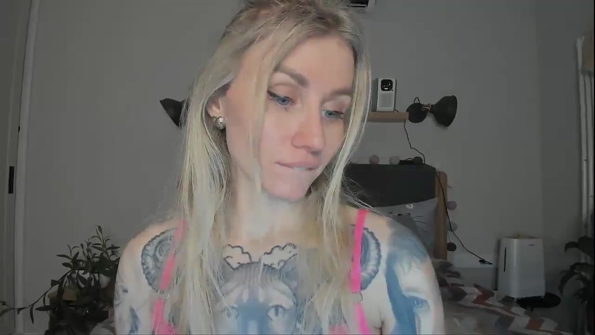 Gallery image thumbnail from Alexa_Smithhh's myfreecams stream on, 12/12/2024, 21:23 image 19 of 20