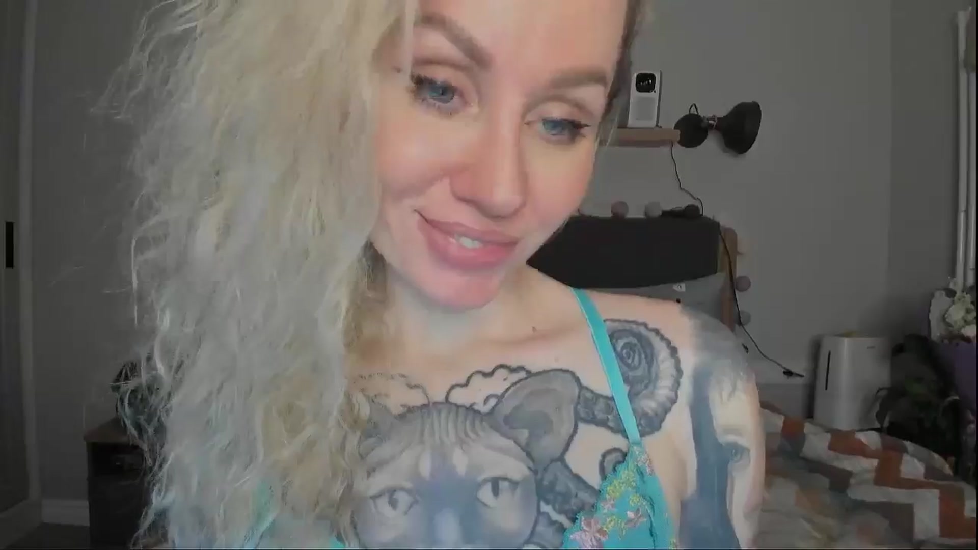 Gallery image thumbnail from Alexa_Smithhh's myfreecams stream on, 12/13/2024, 19:10 image 18 of 20