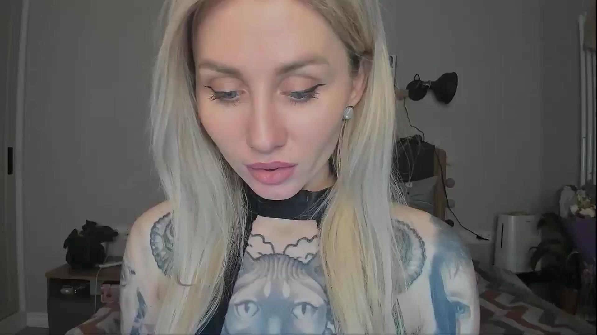 Gallery image thumbnail from Alexa_Smithhh's myfreecams stream on, 12/15/2024, 18:52 image 9 of 20