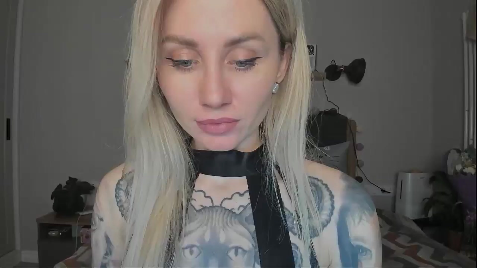 Gallery image thumbnail from Alexa_Smithhh's myfreecams stream on, 12/15/2024, 18:52 image 7 of 20