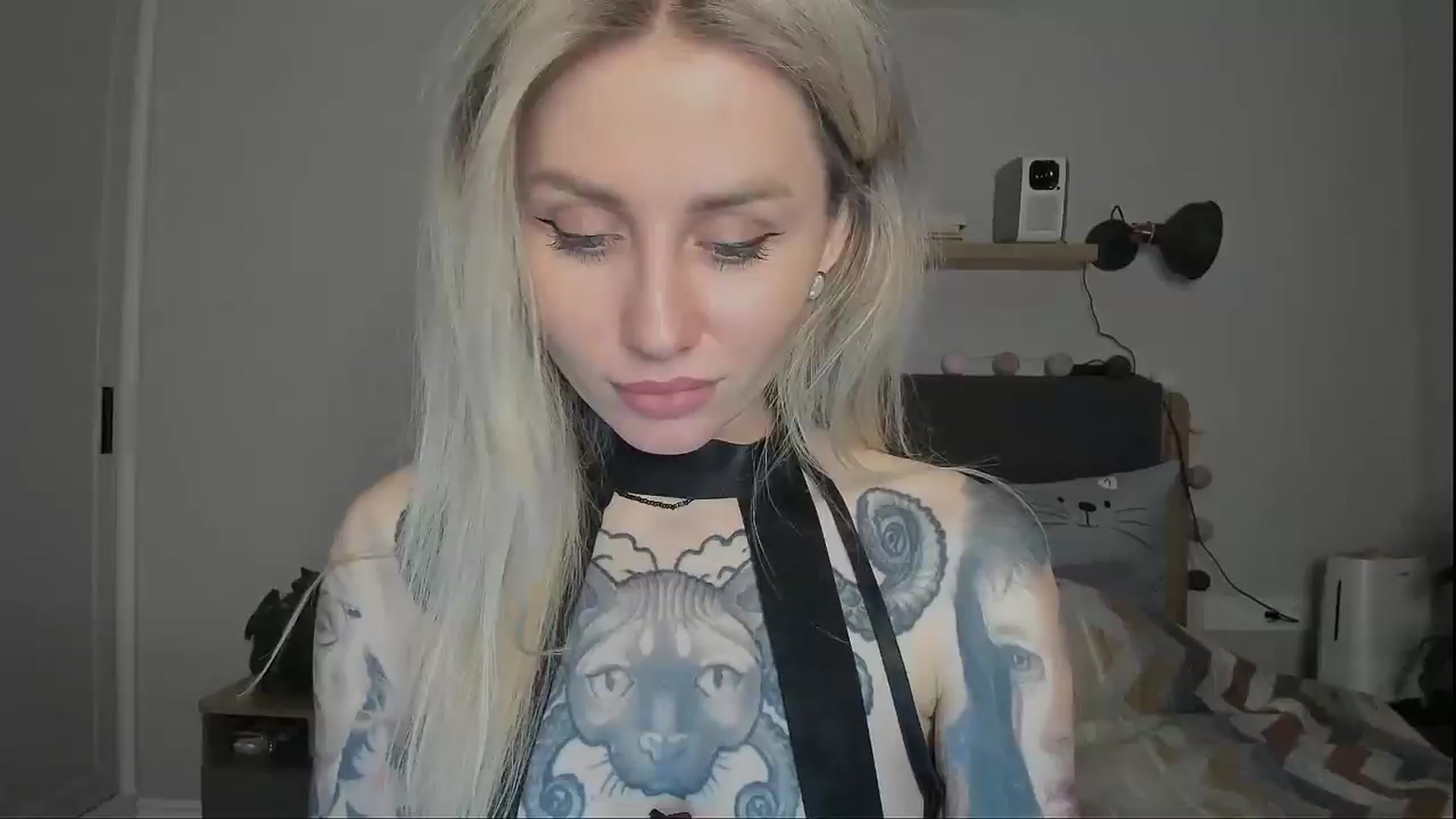 Gallery image thumbnail from Alexa_Smithhh's myfreecams stream on, 12/15/2024, 19:15 image 4 of 20