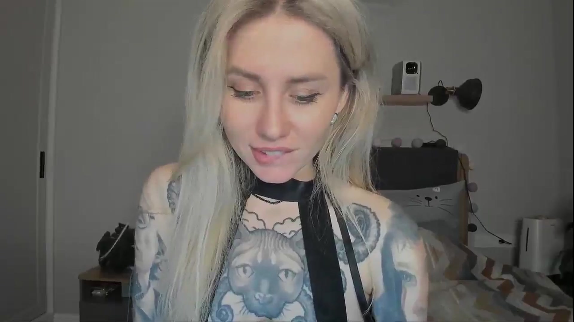 Gallery image thumbnail from Alexa_Smithhh's myfreecams stream on, 12/15/2024, 19:15 image 11 of 20