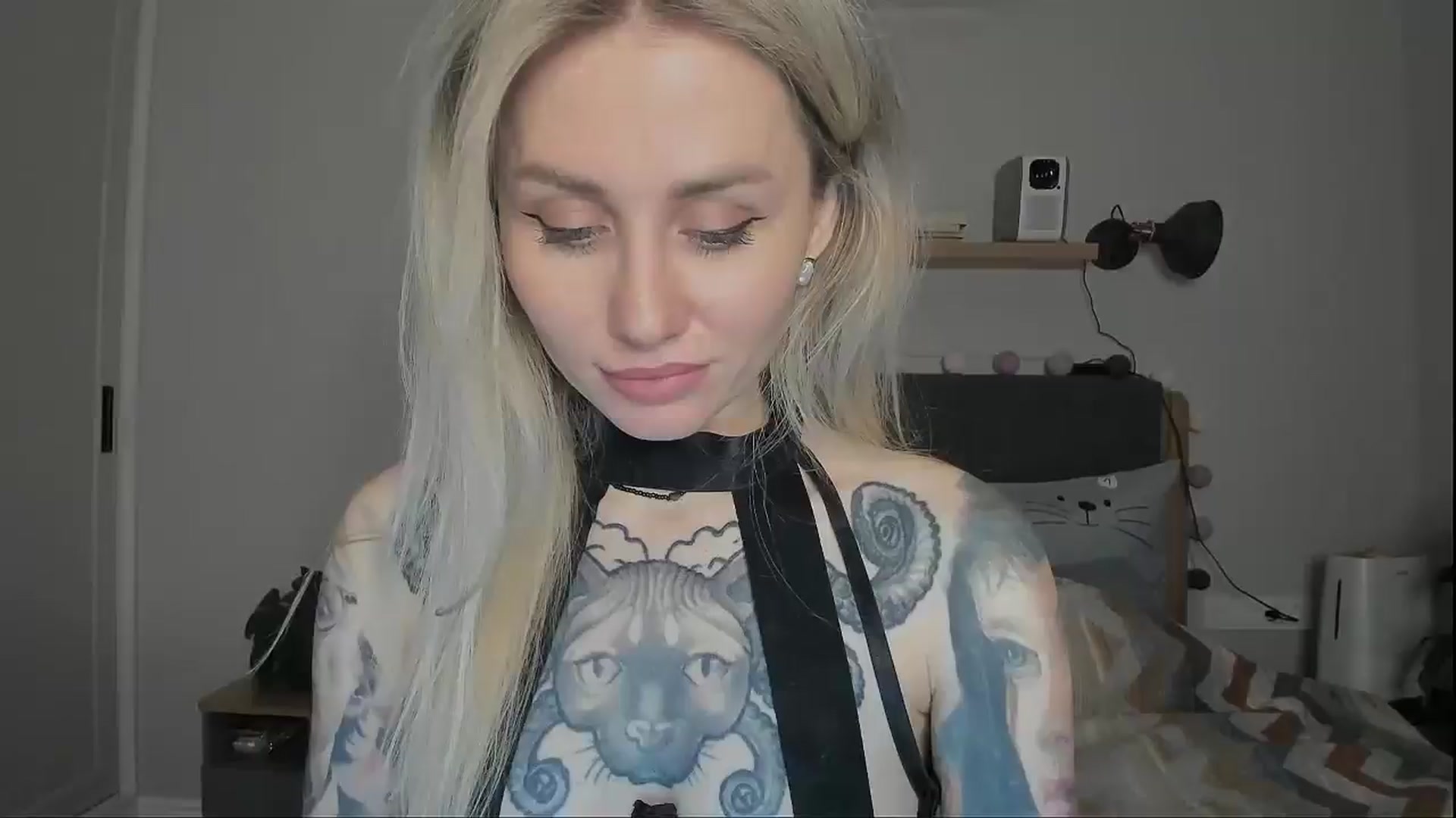 Gallery image thumbnail from Alexa_Smithhh's myfreecams stream on, 12/15/2024, 19:15 image 1 of 20