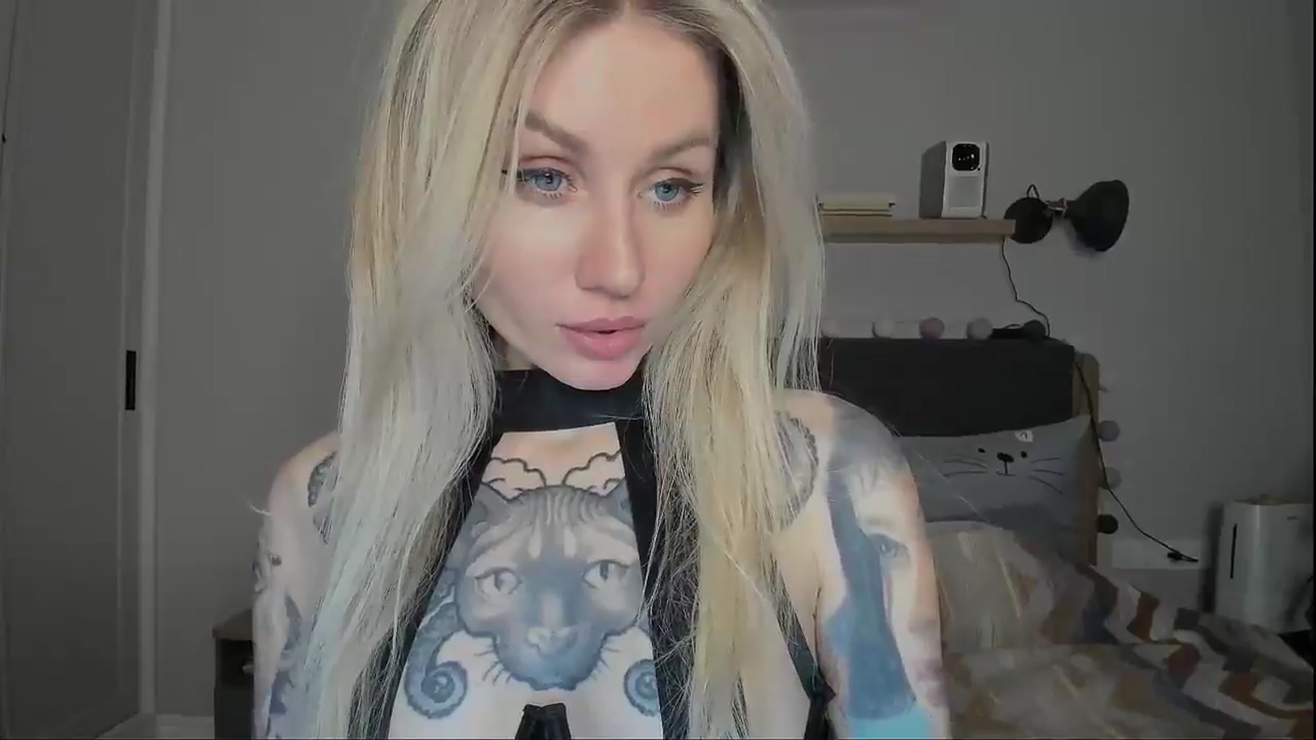 Gallery image thumbnail from Alexa_Smithhh's myfreecams stream on, 12/15/2024, 19:15 image 18 of 20