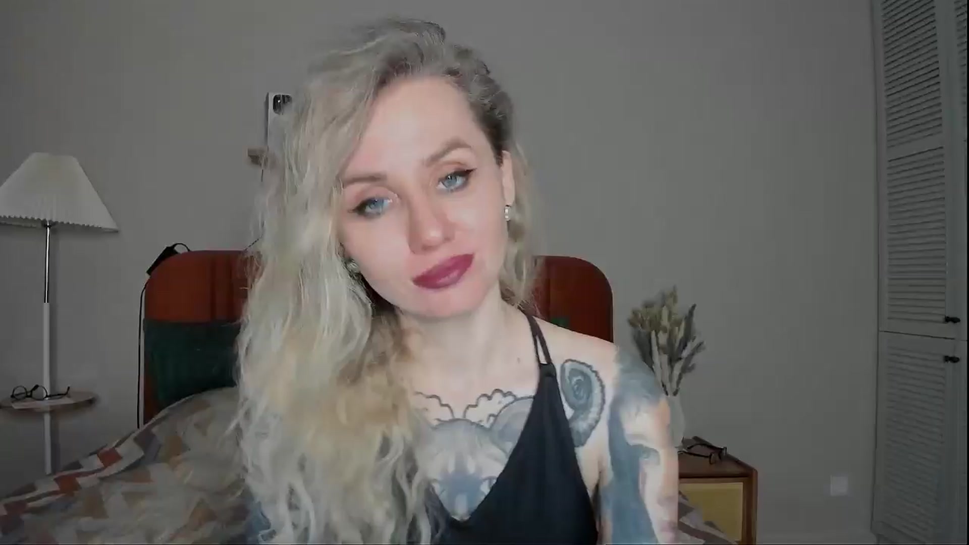 Gallery image thumbnail from Alexa_Smithhh's myfreecams stream on, 03/16/2025, 19:02 image 15 of 20