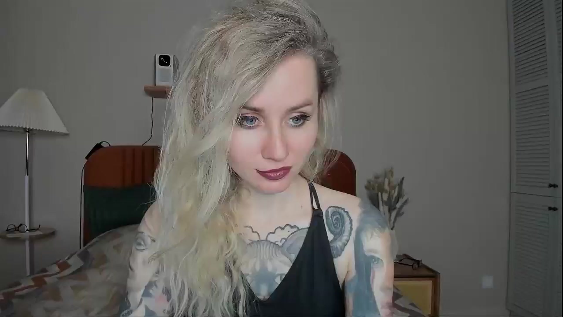 Gallery image thumbnail from Alexa_Smithhh's myfreecams stream on, 03/16/2025, 19:02 image 14 of 20