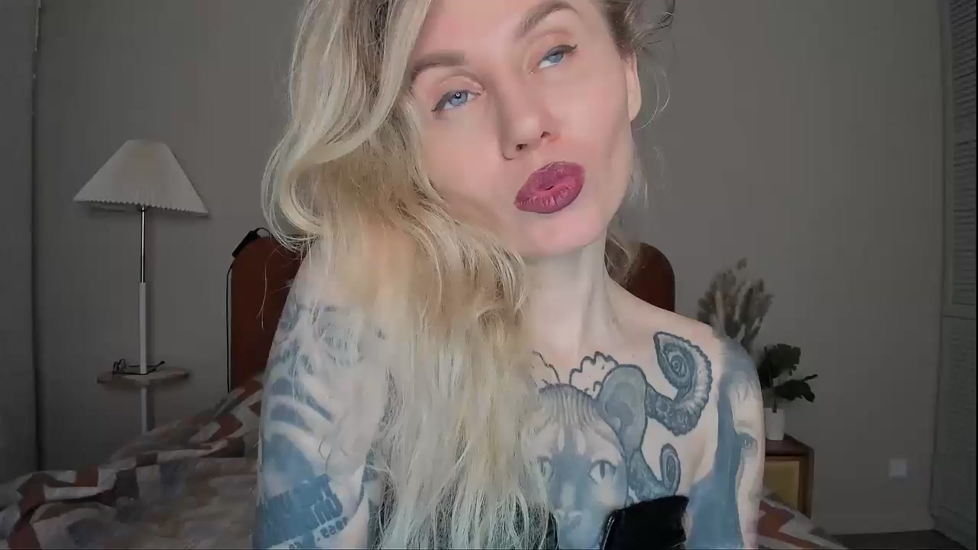 Gallery image thumbnail from Alexa_Smithhh's myfreecams stream on, 03/25/2025, 18:00 image 7 of 20