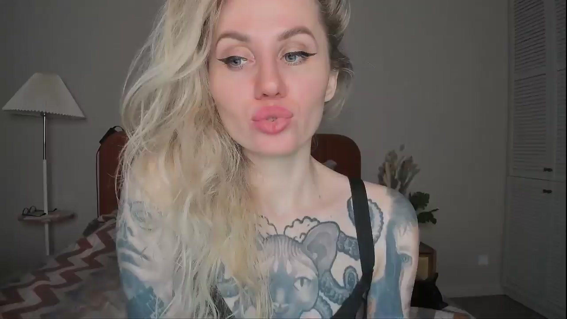 Gallery image thumbnail from Alexa_Smithhh's myfreecams stream on, 03/27/2025, 19:40 image 20 of 20