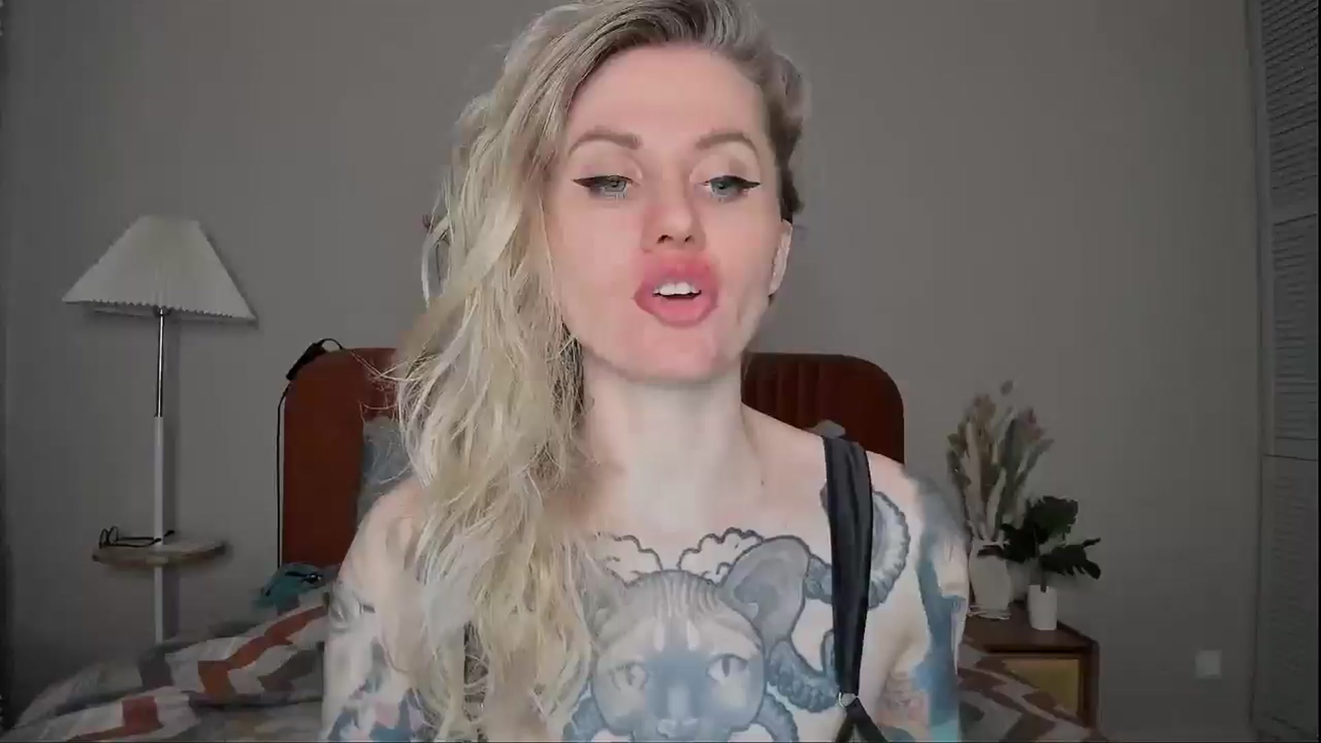 Gallery image thumbnail from Alexa_Smithhh's myfreecams stream on, 04/01/2025, 20:40 image 14 of 20